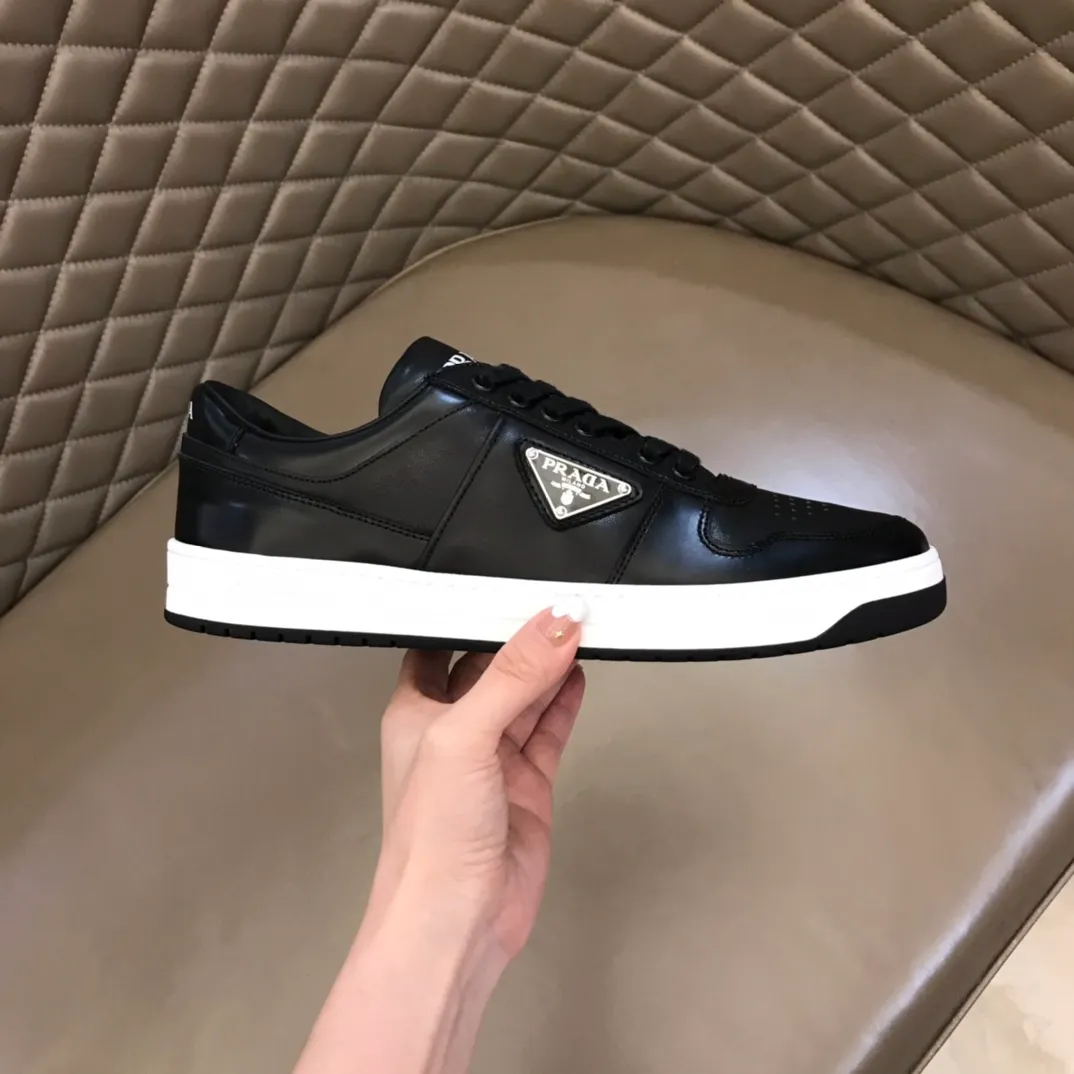 P380 Yuan 38-45 Prada Prada’s new men’s leather sports shoes, the highest version on the market, any comparison is welcome🆚! The original leather has excellent texture and is super high-end! Fetal sheep net lining imported from Italy, removable pad! Luxurious materials and fine workmanship, highly recommended!